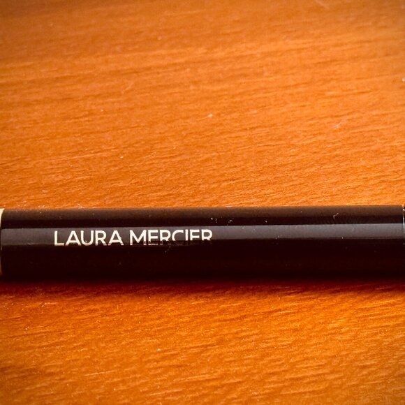 Laura Mercier Caviar Stick Eyeshadow in Moonlight - shimmering metalic pewter - Picture 4 of 5